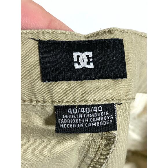 DC Shoes Khaki Chino Shorts Relaxed Fit Flat Front Pockets Mens Size 40 Stretch - Picture 6 of 9